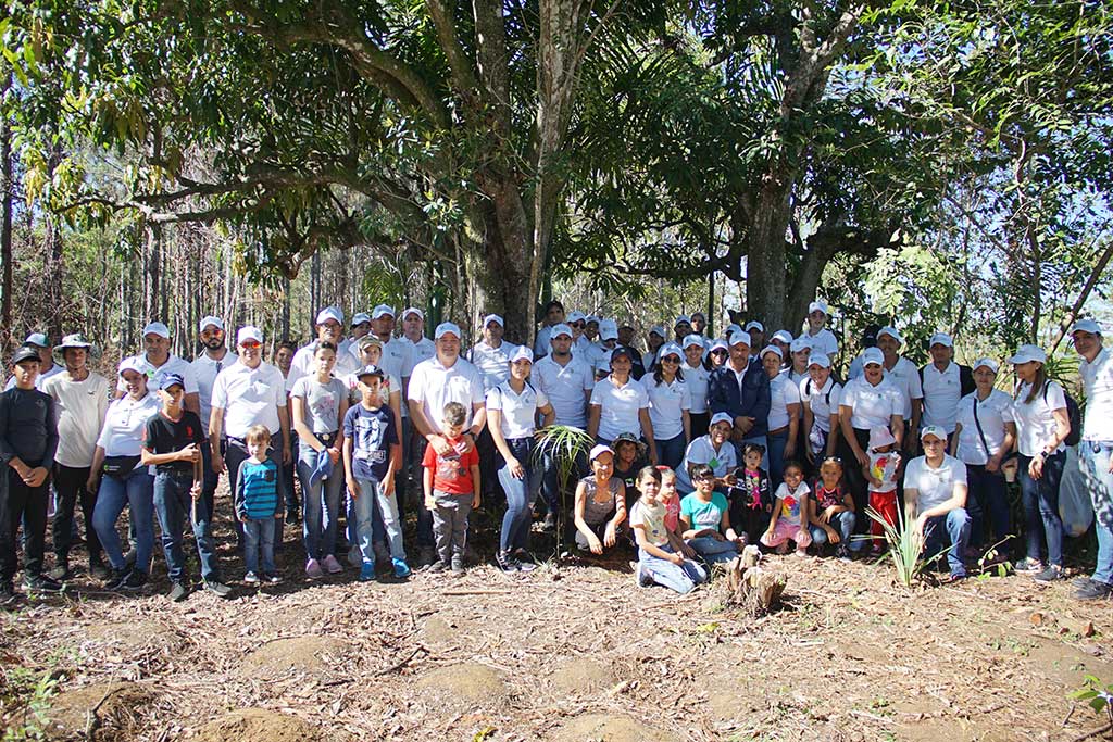Cooperativa Mamoncito, Inc. carries out a reforestation day planting more than 3,000 trees in Monción.
